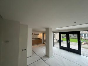 Aanbouw laten stucen